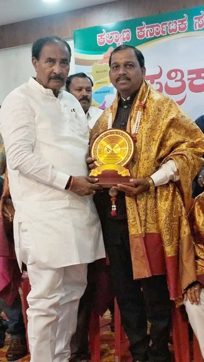 Receiving Award by Allam Prabhu Patil